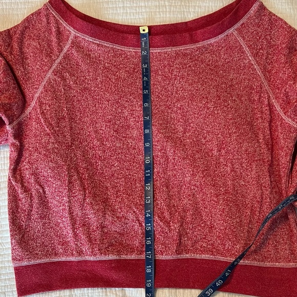 Pair of wide-neck short-ish sweatshirts by Pimatee - Picture 3 of 10